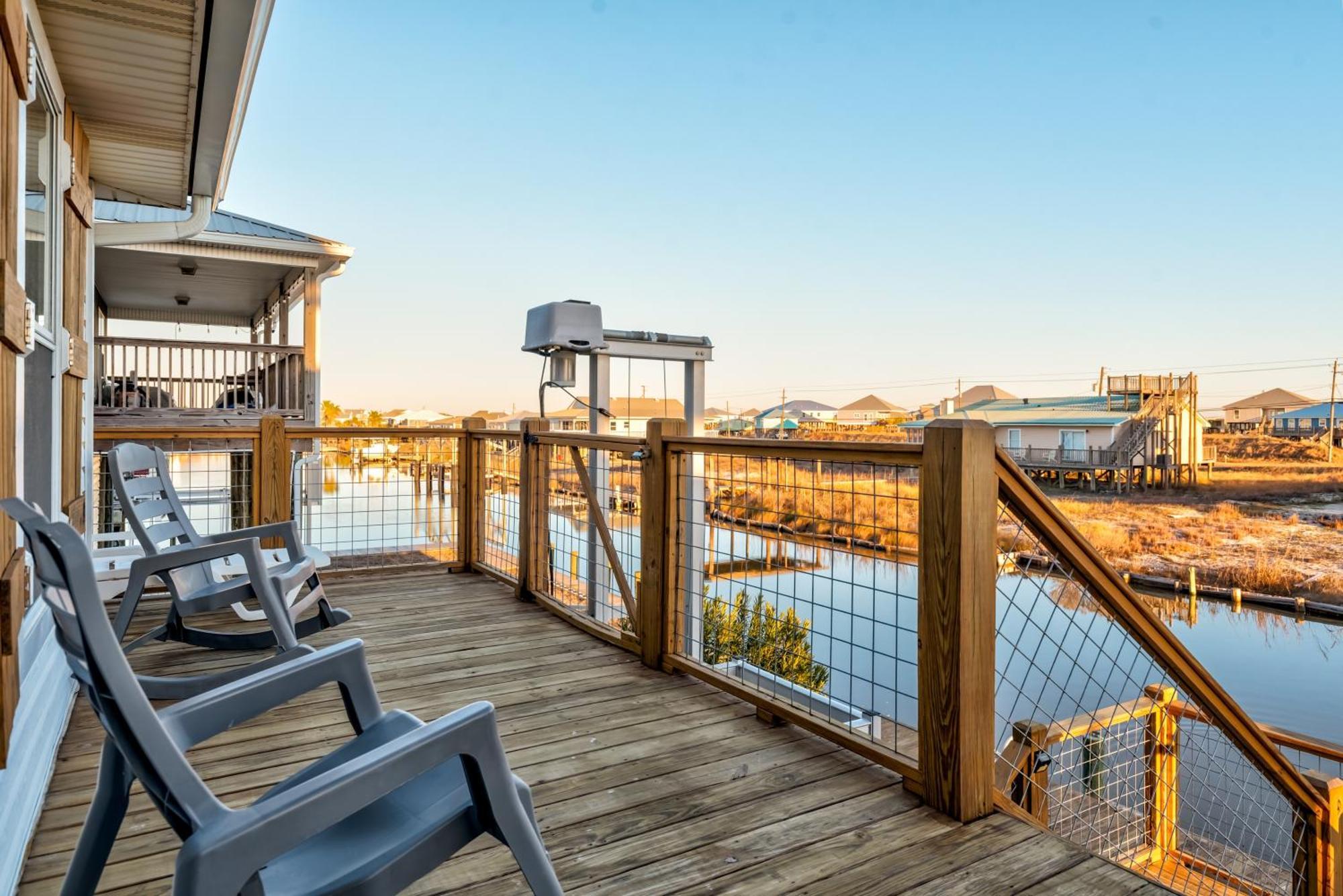 Waters Edge - Private Dock! Only Two Blocks From The Bay Or The Gulf! Plenty Of Parking For Cars Or Boats Home Dauphin Island Exterior foto